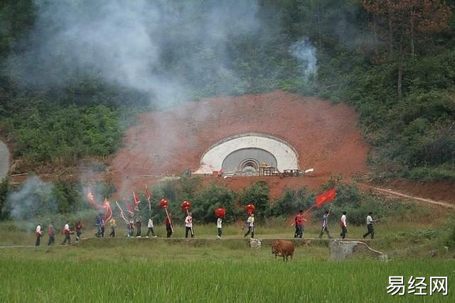 中国风水大师:祖坟就是,死后葬在哪里?