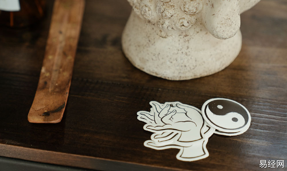 家门口右边做个鱼池好不