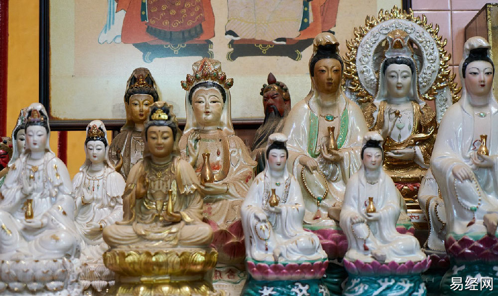 入户花园假山鱼池风水（入户花园假山鱼池风水很难打理吗）