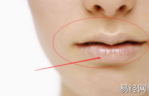 嘴唇上有疤痕运势，算命唇部有疤好不好