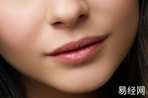 嘴唇上有疤痕运势，算命唇部有疤好不好