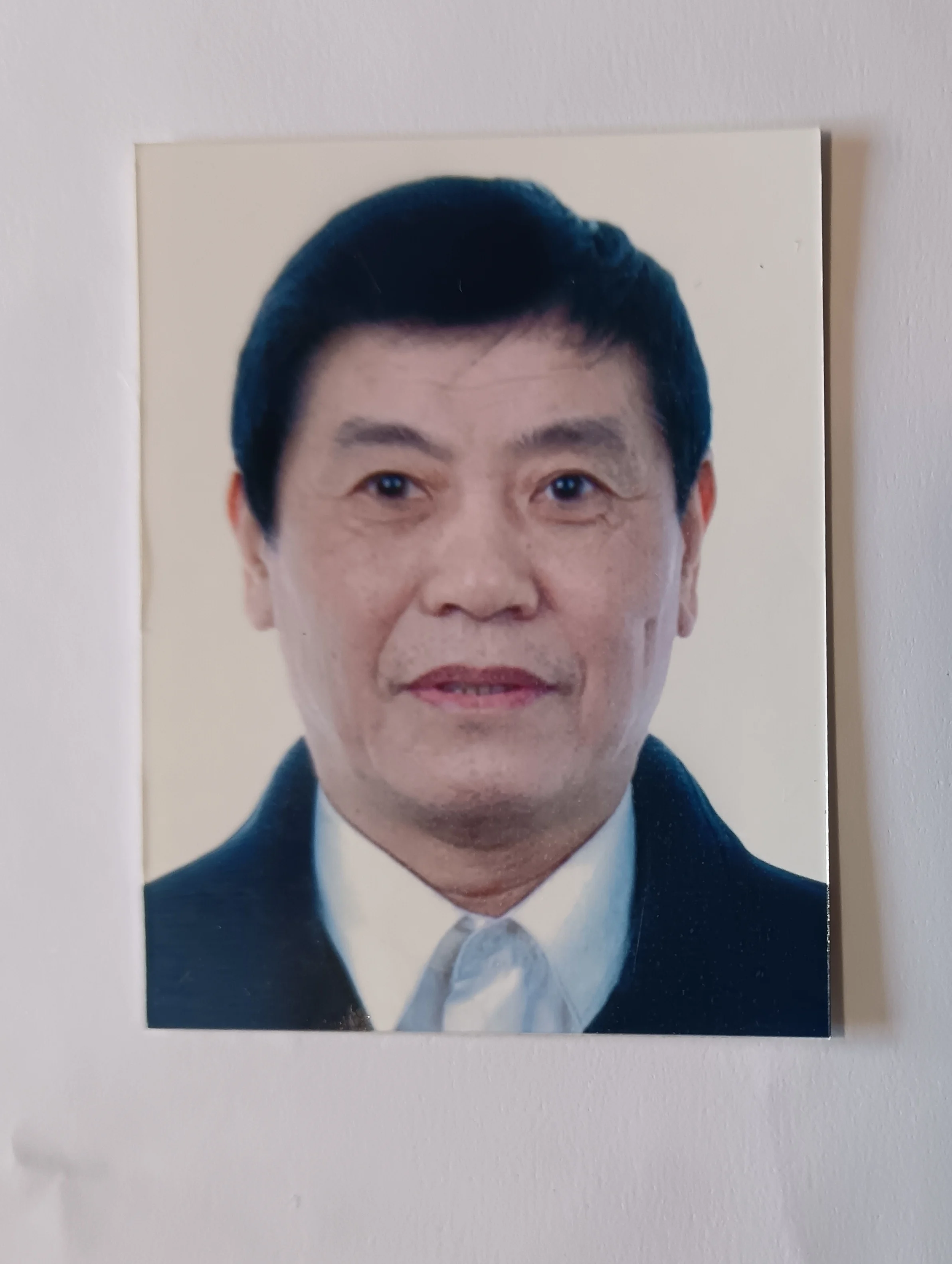 杜灼山-中国书法家协会会员，一级美术师，中国硬笔书法家协会会员